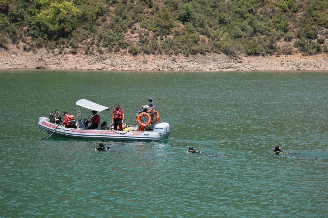 Adana'da baraja düşen helikopter enkazı yerli teknoloji ile çıkarıldı 2