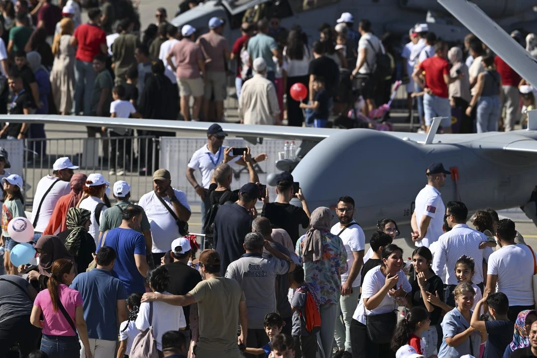 Adana TEKNOFEST'in son gününde ziyaretçi akını: Nefes kesen gösteriler 16