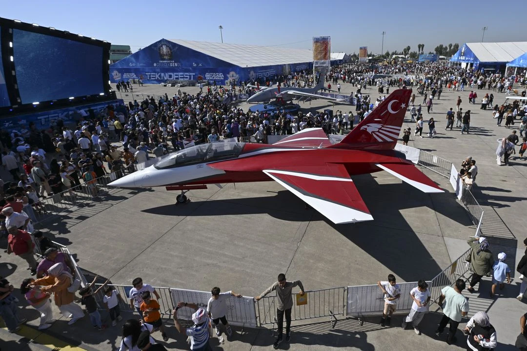 Adana TEKNOFEST'in son gününde ziyaretçi akını: Nefes kesen gösteriler 13