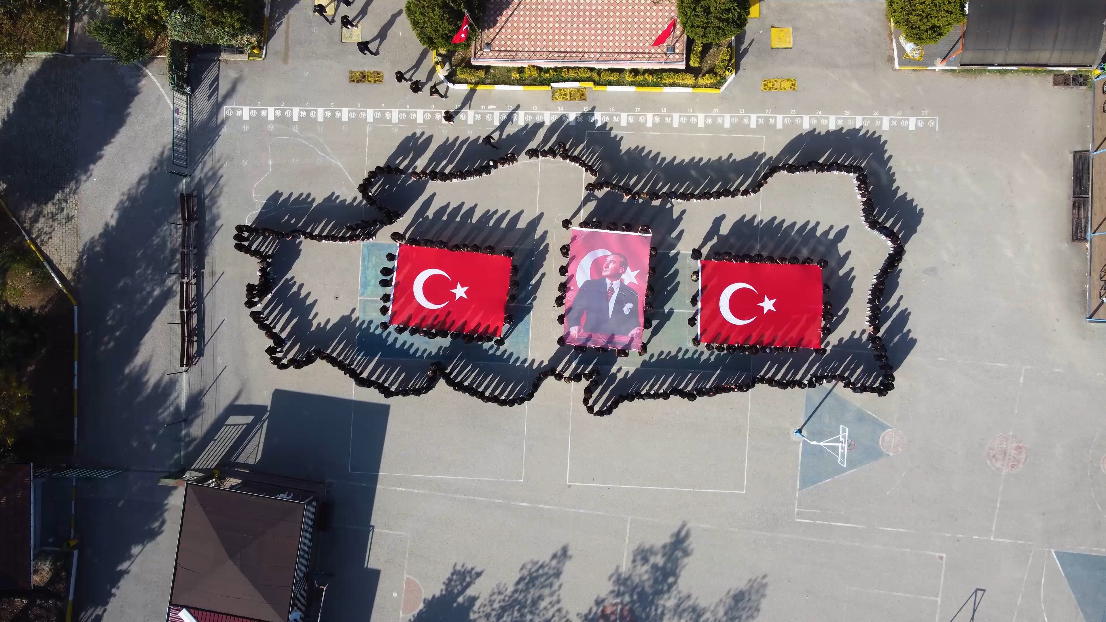 500 öğrenciden özel Cumhuriyet kutlaması 1