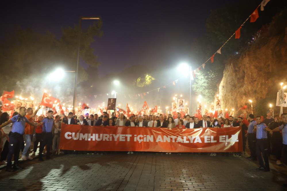 Antalya’da Cumhuriyet’in 101. Yılı Coşkuyla Kutlandı 7