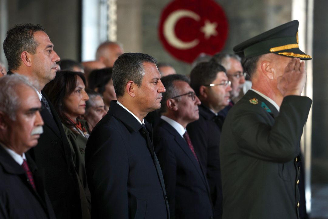 CHP Ata'nın Huzurunda! Özgür Özel: İlkelerine Sahip Çıkacağımızın Sözünü Verdik 4