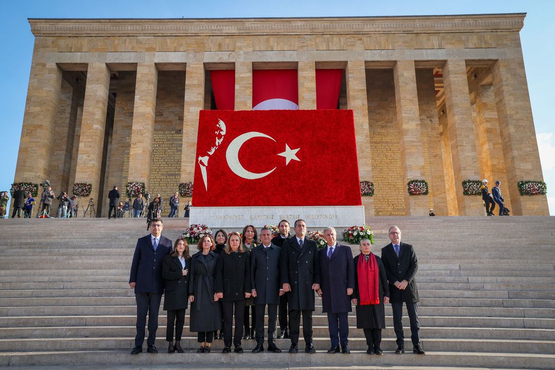 CHP Ata'nın Huzurunda! Özgür Özel: İlkelerine Sahip Çıkacağımızın Sözünü Verdik 7