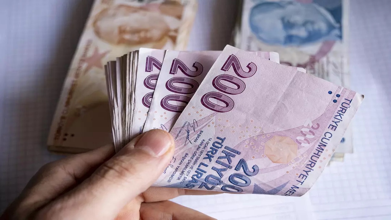Emeklilere hayatlarının şoku geliyor: Zam beklerken flaş haber açıklandı 1