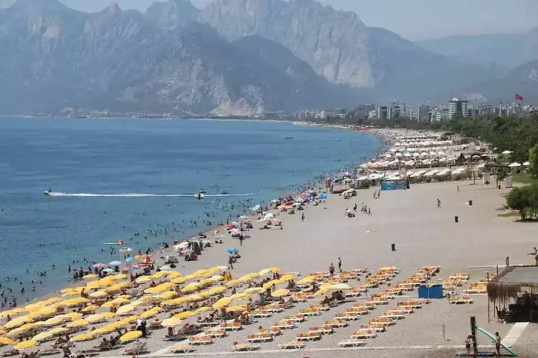 Tatilciler Hamam Suyu Gibi Denize Sığındı 2