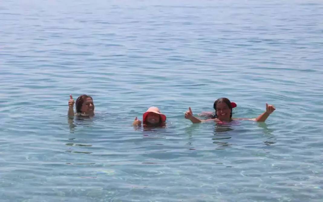 Tatilciler Hamam Suyu Gibi Denize Sığındı 5
