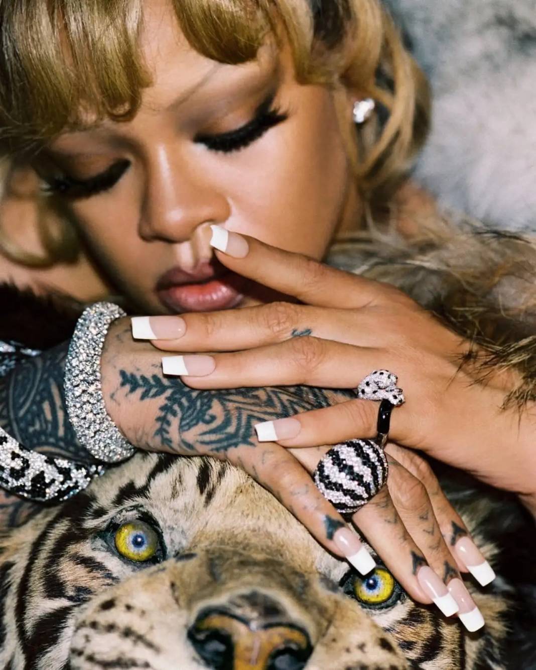 Rihanna Hayallerine Kavuştu! 3'üncüsünü Kucağına Aldı 1