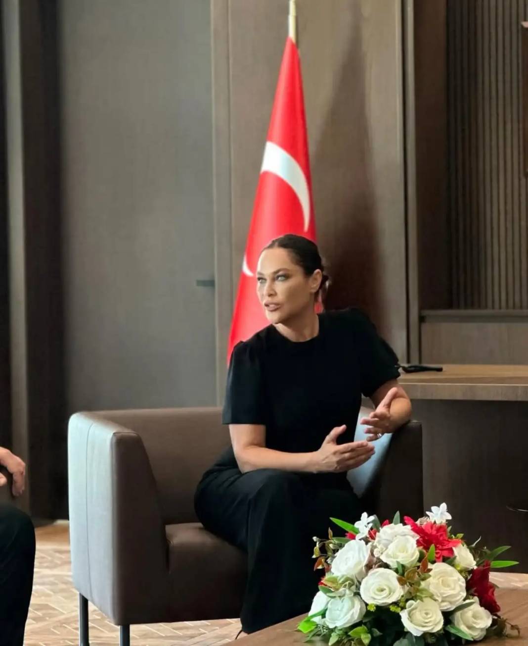 Hülya Avşar'ın Kira Zammı Tepki Topladı! 5