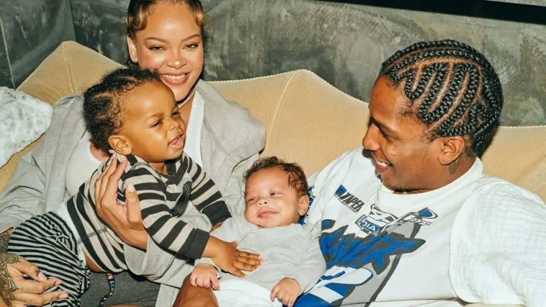 Rihanna Hayallerine Kavuştu! 3'üncüsünü Kucağına Aldı 9