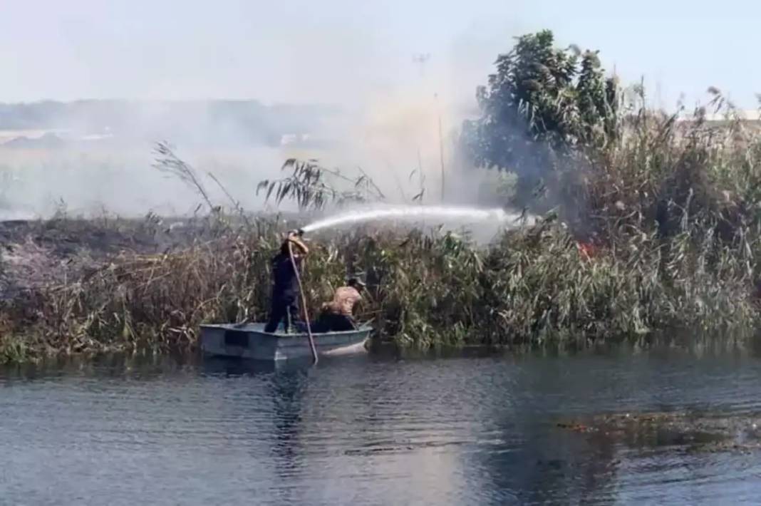 Antalya’da Düden Çayı Kıyısında Korkutan Yangın! Halk Kano ile Müdahale Etti 3
