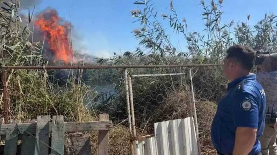 Antalya’da Düden Çayı Kıyısında Korkutan Yangın! Halk Kano ile Müdahale Etti 7