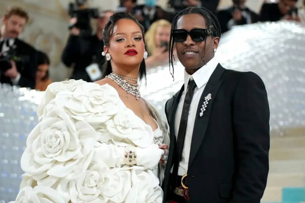 Rihanna Hayallerine Kavuştu! 3'üncüsünü Kucağına Aldı 2