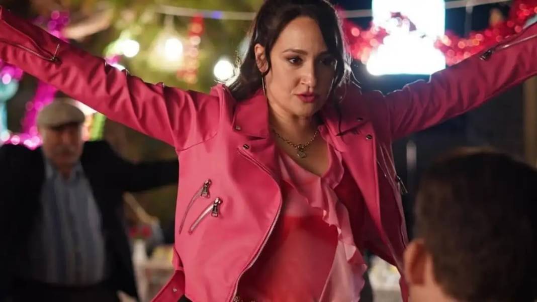 Mavi Dolunay Otel’deki Koltukaltı Sahnesi  Olay Oldu 3