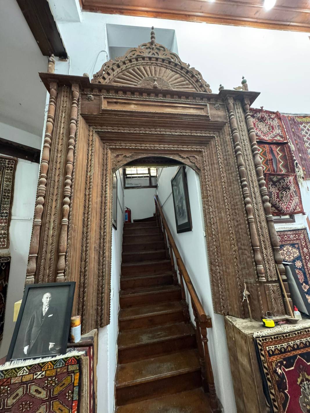 600 Yıllık Mihrap Kaleiçi'nde Merdiven Altında Buldu 6