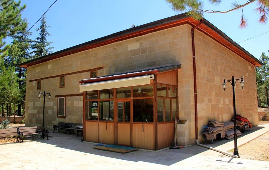 600 Yıllık Mihrap Kaleiçi'nde Merdiven Altında Buldu 1