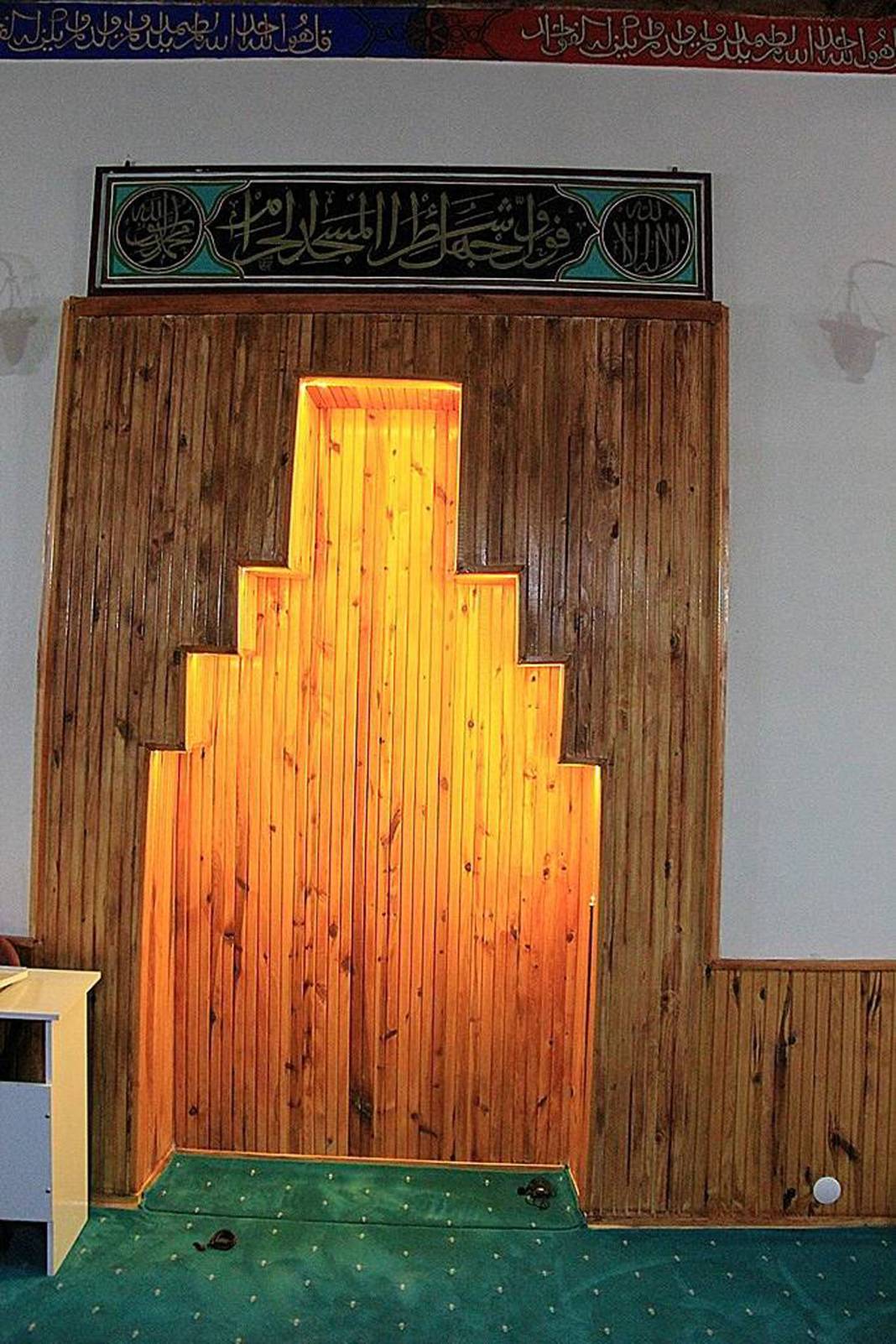 600 Yıllık Mihrap Kaleiçi'nde Merdiven Altında Buldu 3