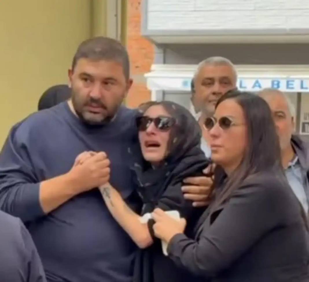 Arabeskin Kraliçesi Güllü’nün Cenaze Törenin de Neler Oldu? 11