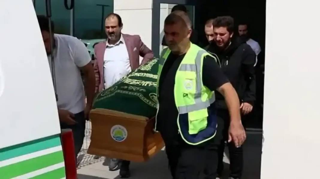 Arabeskin Kraliçesi Güllü’nün Cenaze Törenin de Neler Oldu? 8