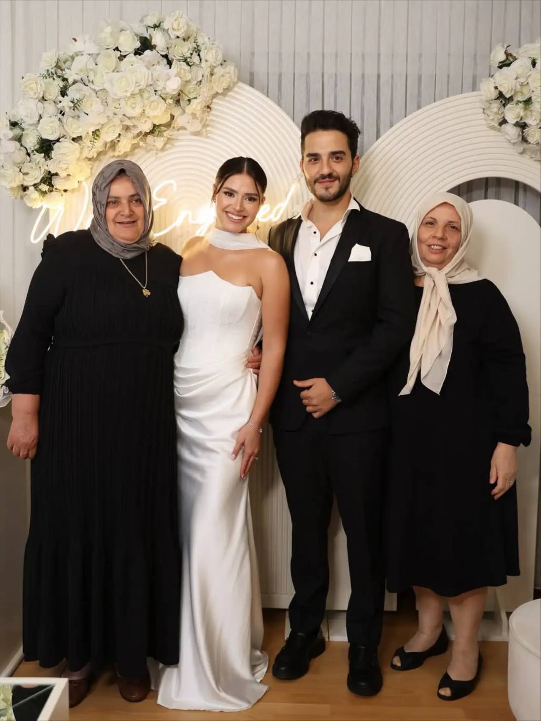 Nişanlandı! Törenden Kareler Gündem Oldu 14