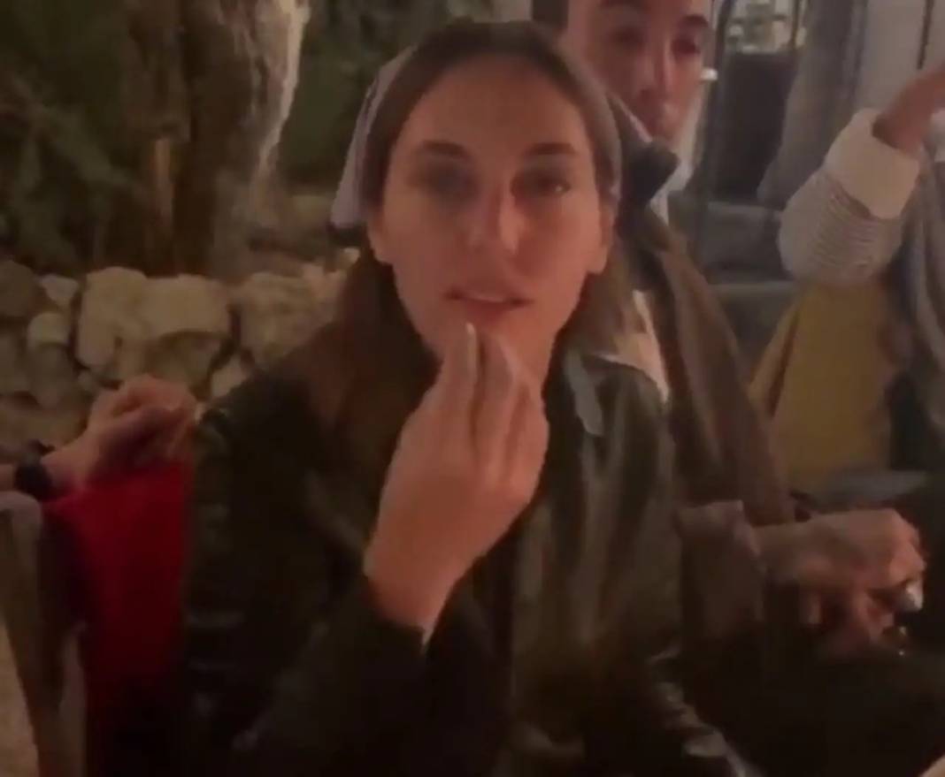 Mavi Dolunay Otel’deki Koltukaltı Sahnesi  Olay Oldu 6