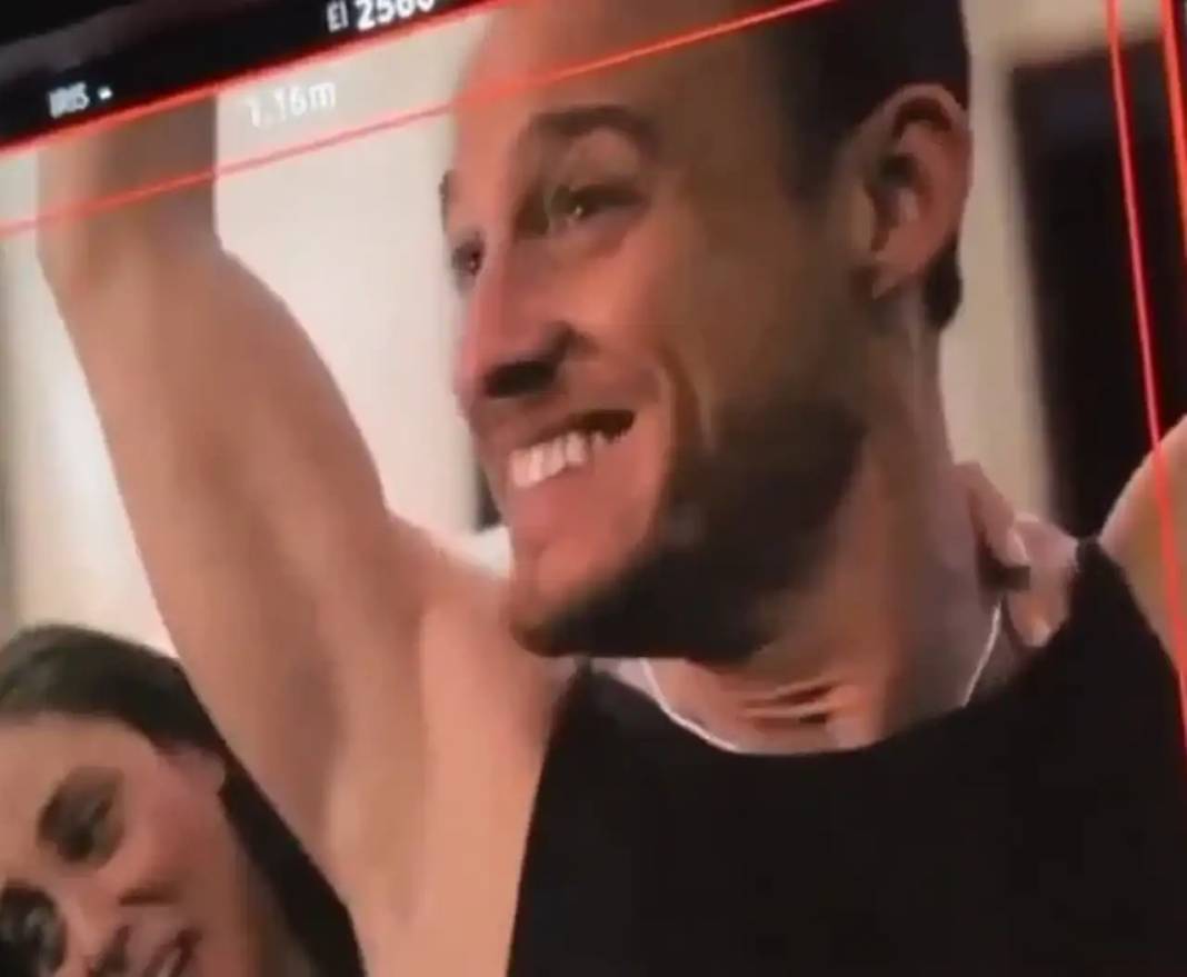 Mavi Dolunay Otel’deki Koltukaltı Sahnesi  Olay Oldu 7