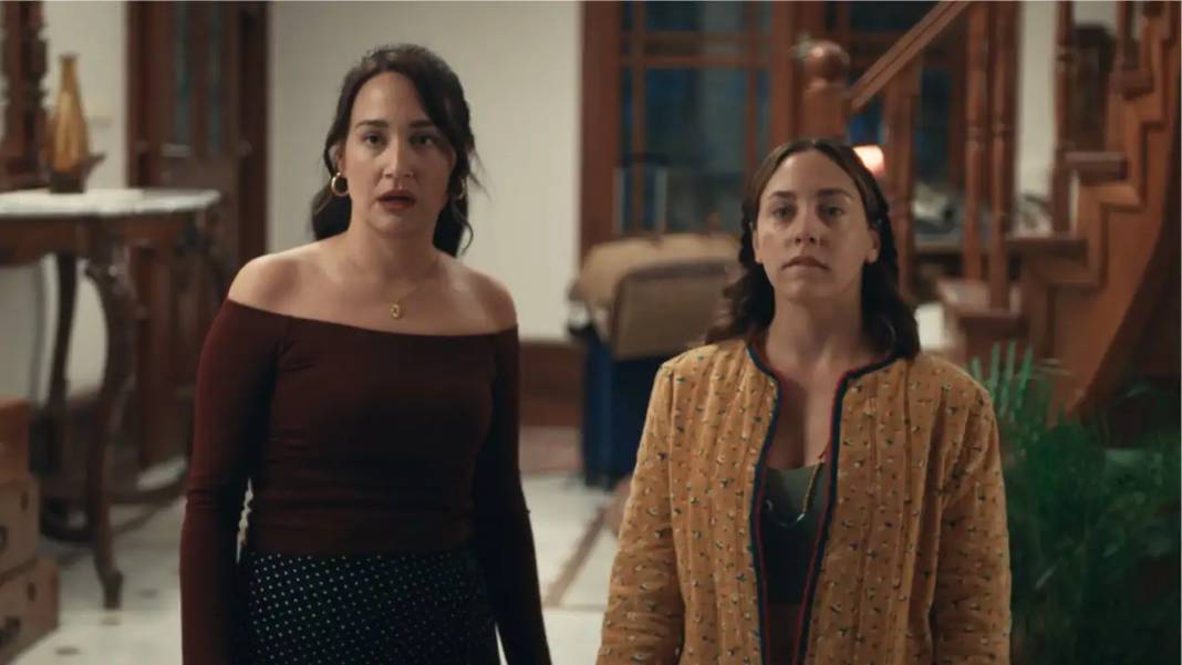 Mavi Dolunay Otel’deki Koltukaltı Sahnesi  Olay Oldu 5