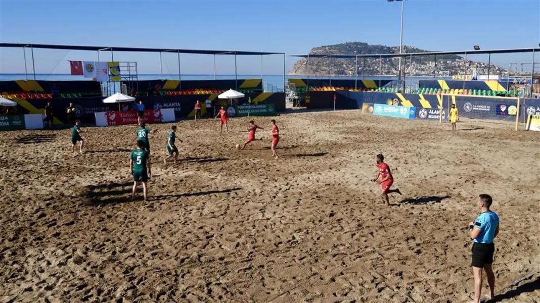 Alanya Plaj Futbolu Süper Finalleri'nde Rekor 1