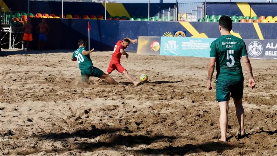 Alanya Plaj Futbolu Süper Finalleri'nde Rekor 3