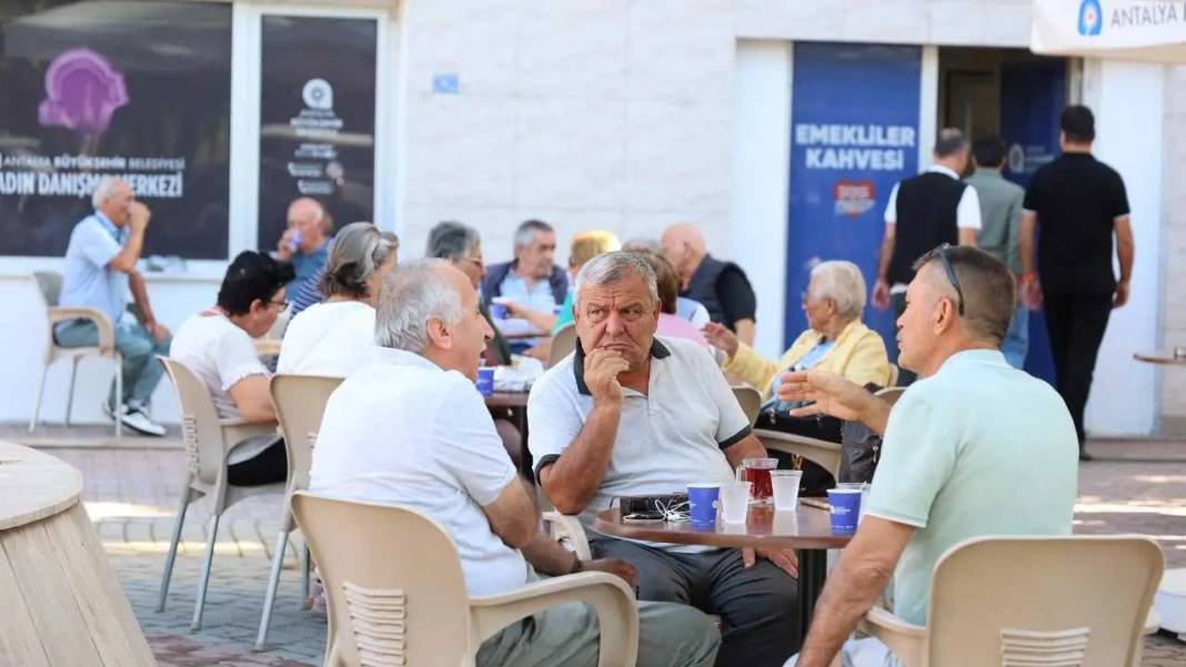 Alanya’ya Emekliler Kahvesi Geldi: Çay Ücretsiz, Sohbet Sınırsız! 2