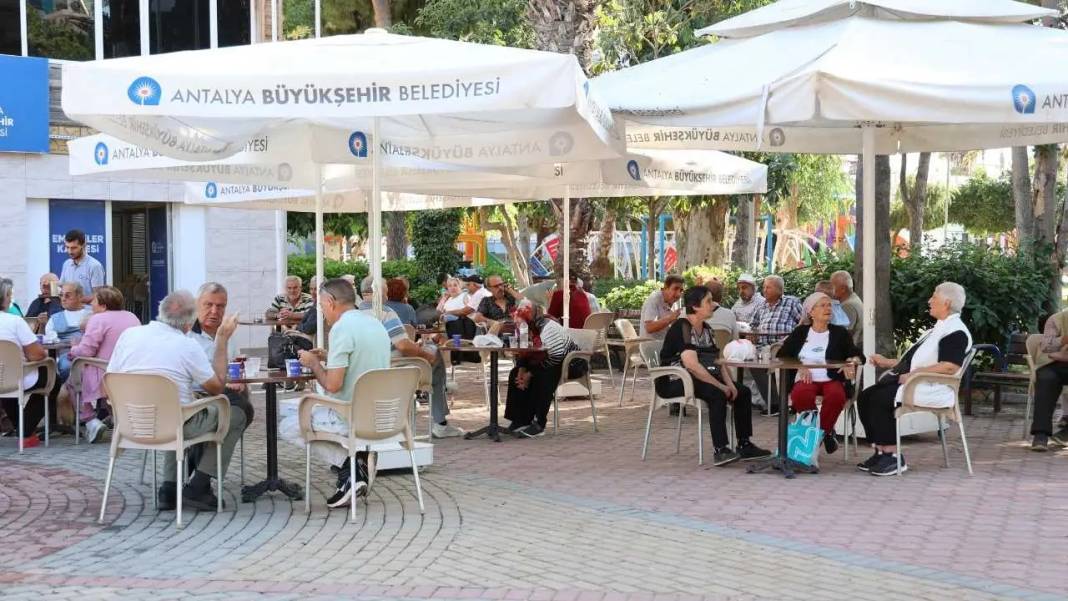 Alanya’ya Emekliler Kahvesi Geldi: Çay Ücretsiz, Sohbet Sınırsız! 4