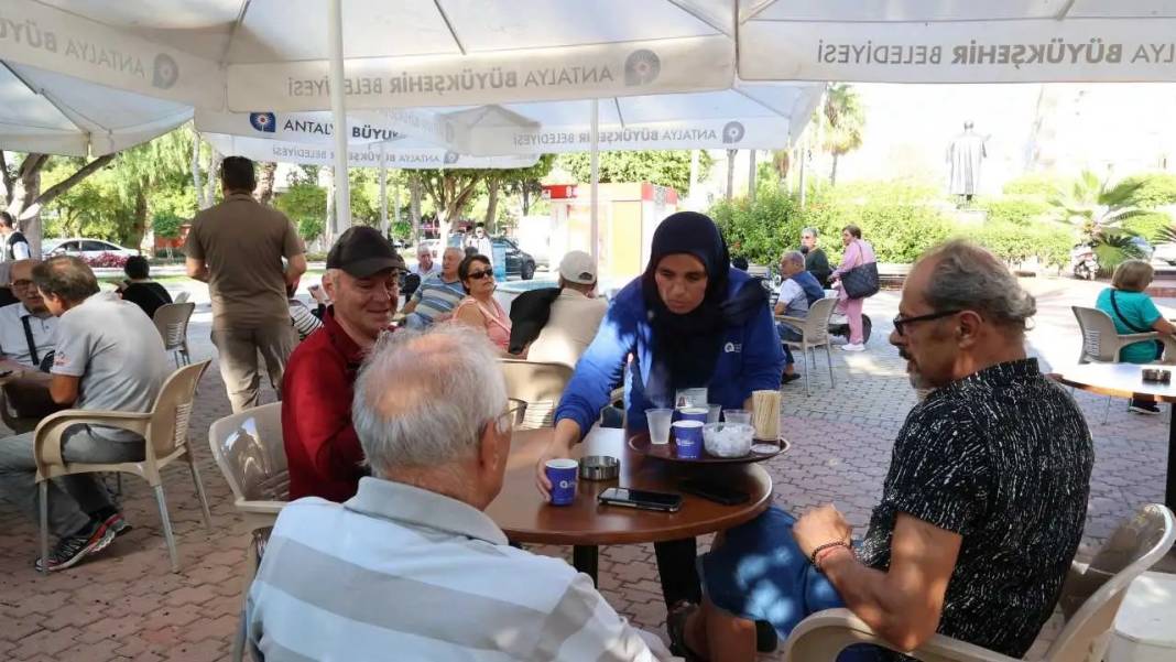 Alanya’ya Emekliler Kahvesi Geldi: Çay Ücretsiz, Sohbet Sınırsız! 5