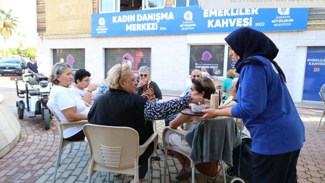 Alanya’ya Emekliler Kahvesi Geldi: Çay Ücretsiz, Sohbet Sınırsız! 8