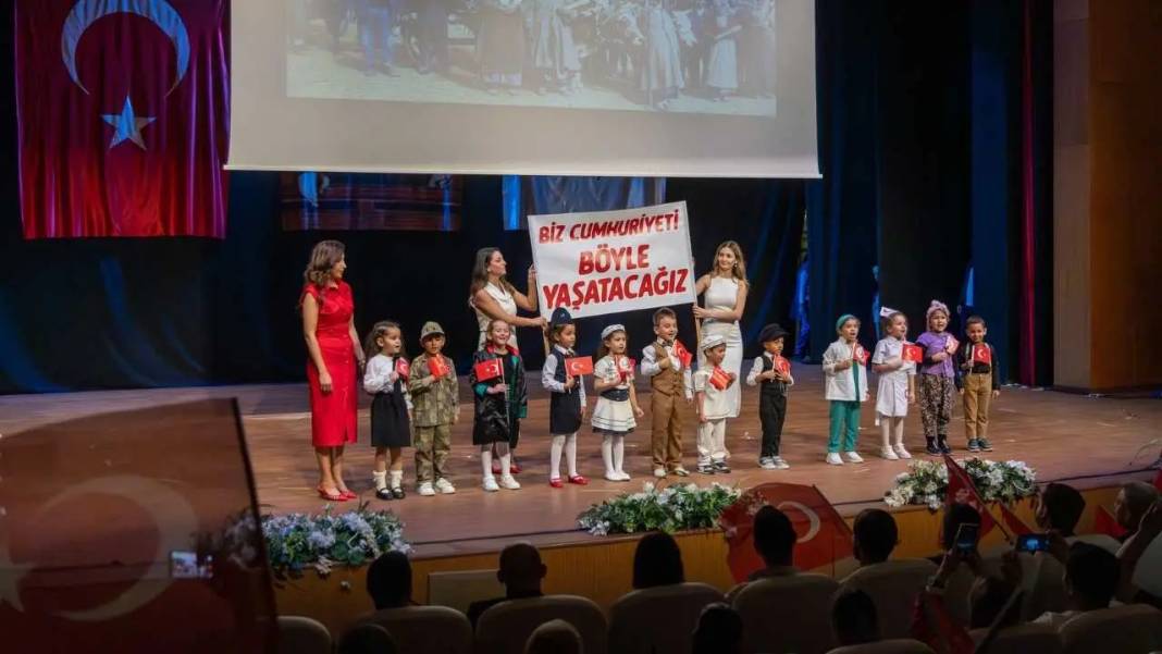 Manavgat’ta Cumhuriyet Işığı Miniklerle Parladı! 1