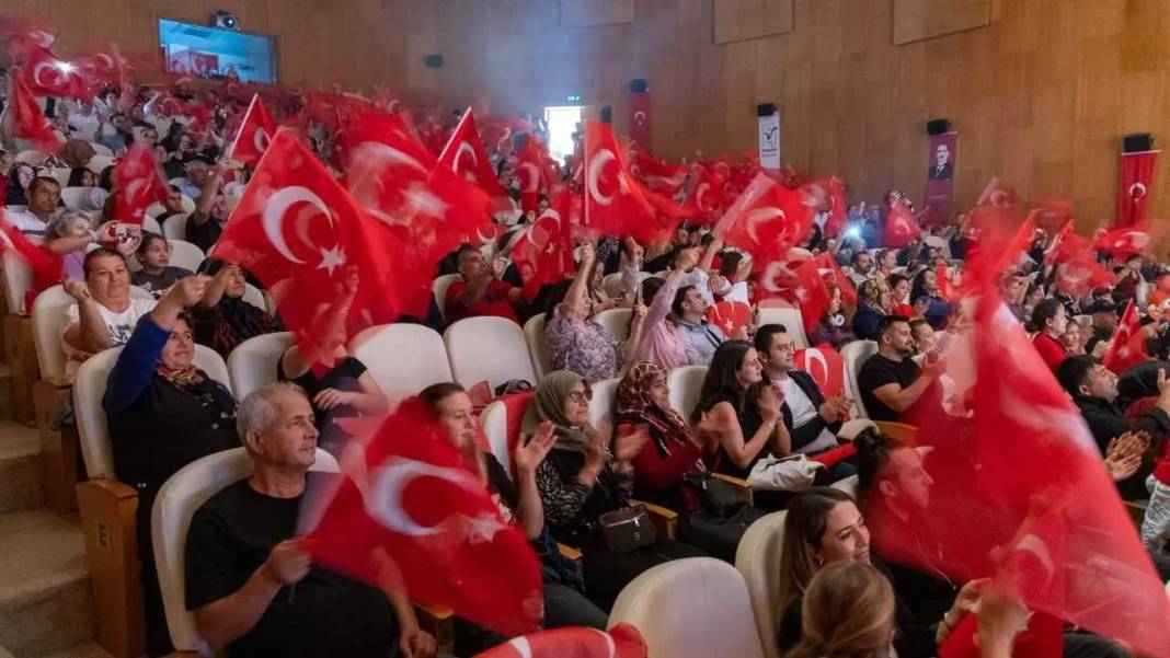 Manavgat’ta Cumhuriyet Işığı Miniklerle Parladı! 3