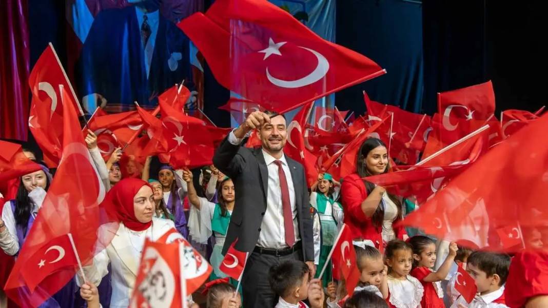 Manavgat’ta Cumhuriyet Işığı Miniklerle Parladı! 5