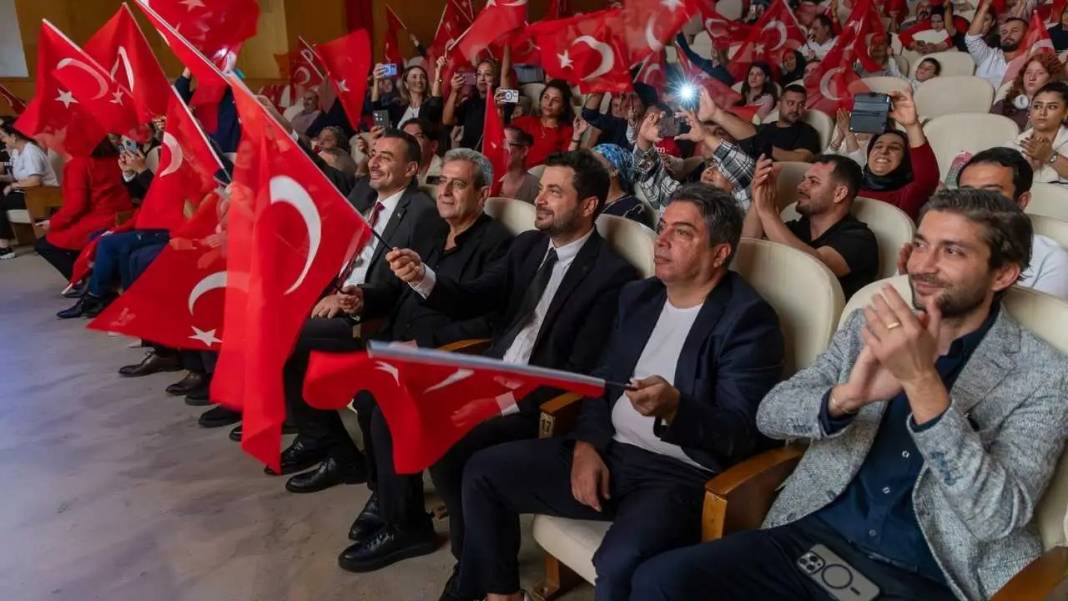 Manavgat’ta Cumhuriyet Işığı Miniklerle Parladı! 4