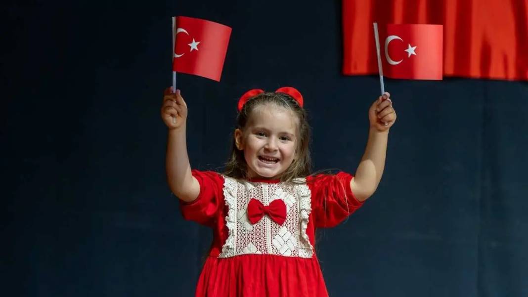 Manavgat’ta Cumhuriyet Işığı Miniklerle Parladı! 6