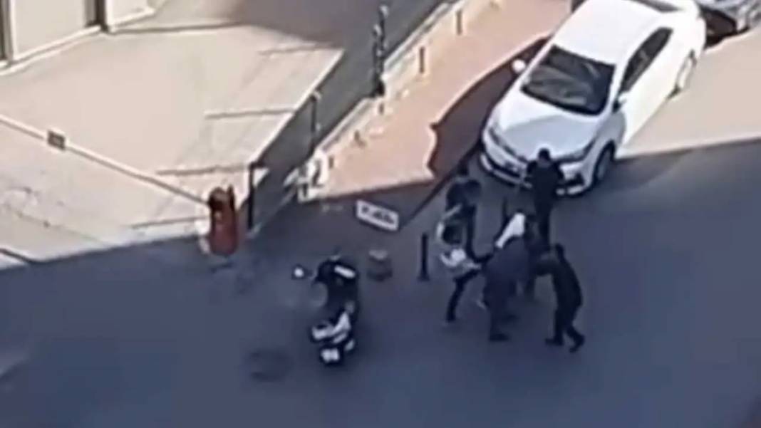 Adana’da Kuryeye Linç Girişimi Kameraya Yansıdı! 1