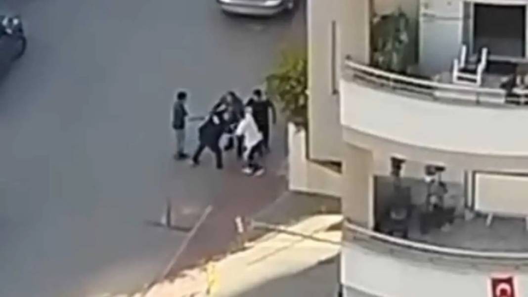 Adana’da Kuryeye Linç Girişimi Kameraya Yansıdı! 2