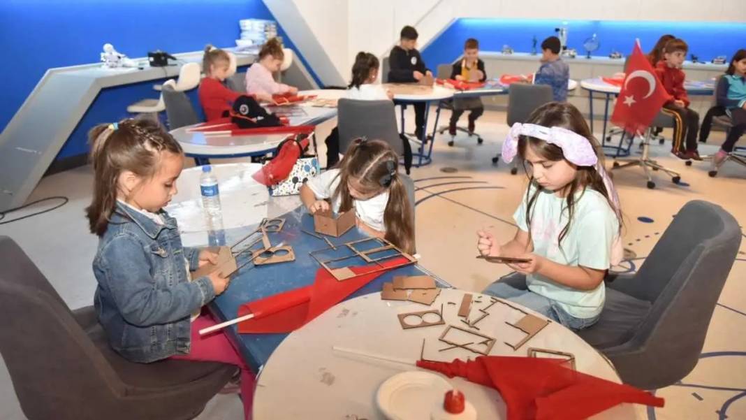 Kepez’de Minikler Atatürk’ün İzinde! Cumhuriyet Sanatla Kutlandı 1