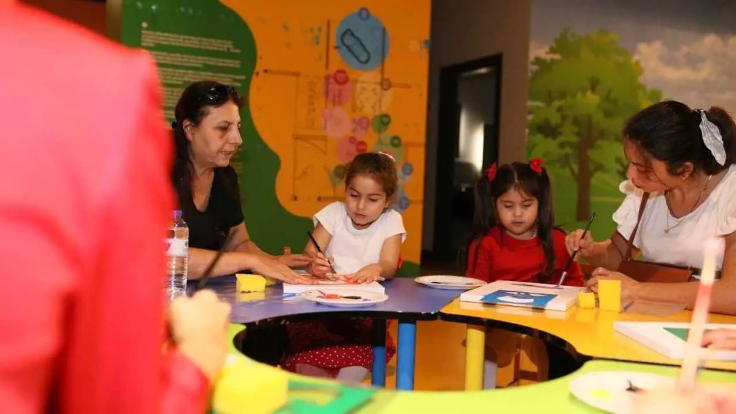 Kepez’de Minikler Atatürk’ün İzinde! Cumhuriyet Sanatla Kutlandı 4