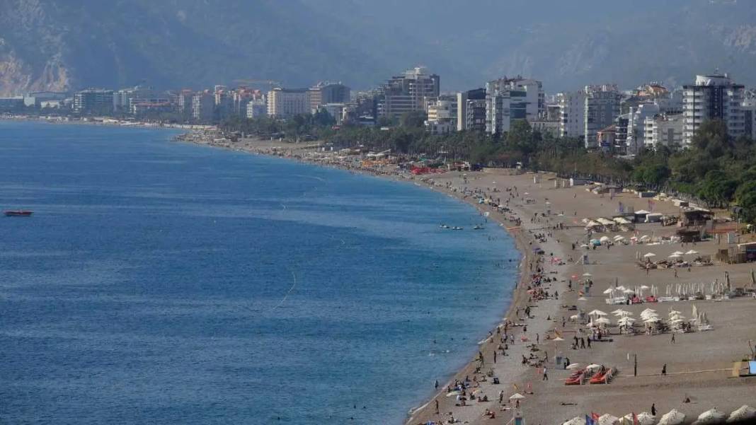 Türkiye Kışa Hazırlanırken Antalya Yazdan Çıkamıyor! 1