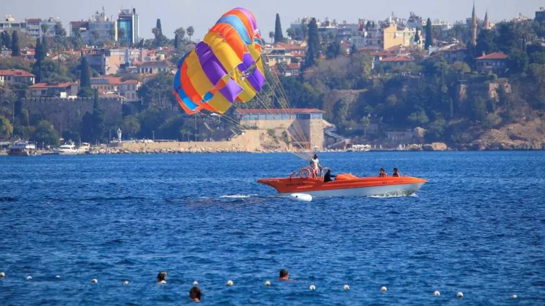 Türkiye Kışa Hazırlanırken Antalya Yazdan Çıkamıyor! 4