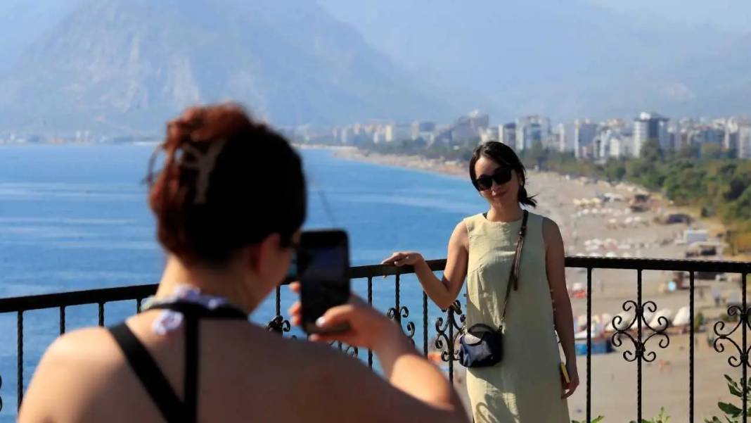 Türkiye Kışa Hazırlanırken Antalya Yazdan Çıkamıyor! 5