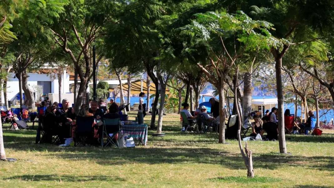 Türkiye Kışa Hazırlanırken Antalya Yazdan Çıkamıyor! 7