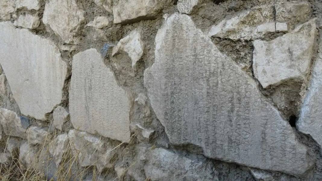 Burdur’da Roma İmparatoru’nun 1800 Yıllık Mektubu Bulundu! 5