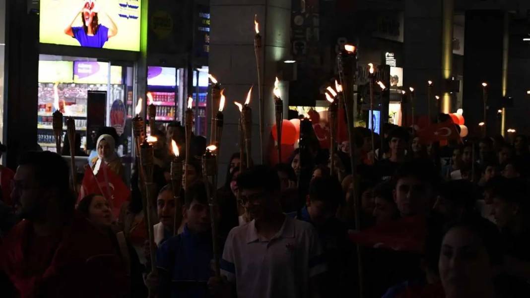 Kemer’de 400 Metrelik Bayrakla Cumhuriyet Yürüyüşü! 7