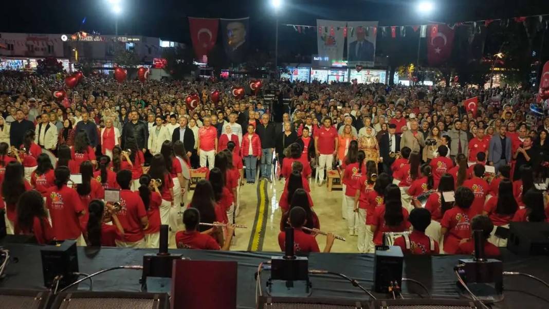 Kemer’de 400 Metrelik Bayrakla Cumhuriyet Yürüyüşü! 3