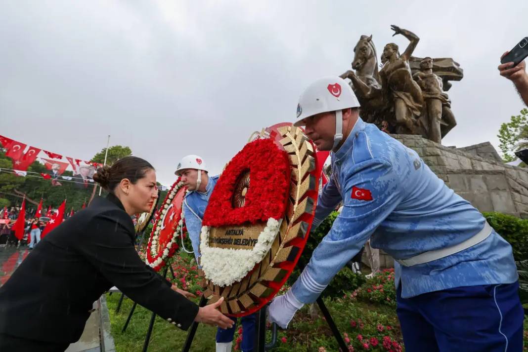 Antalya’da Cumhuriyet Yağmurla Kutlandı 7