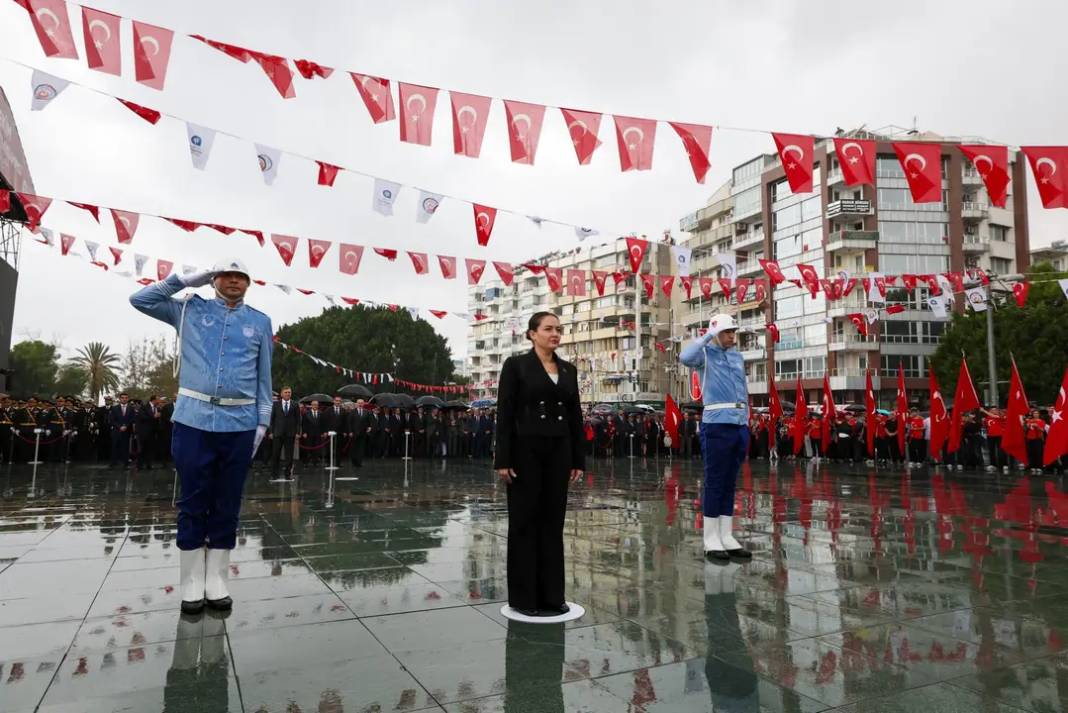 Antalya’da Cumhuriyet Yağmurla Kutlandı 6